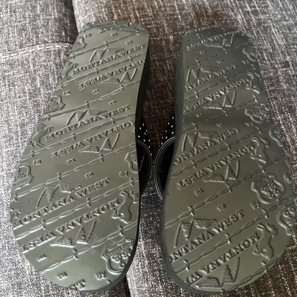 Sandals - Picture 2 of 2